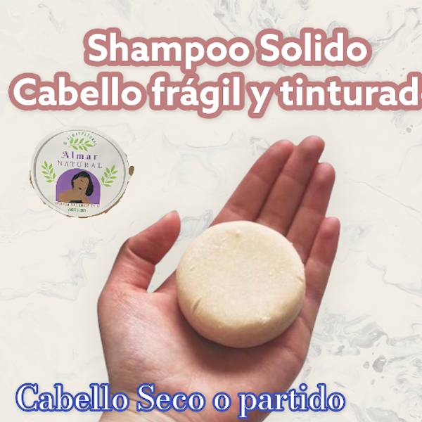 shampoo solido seco color blanco beige en hojas limpieza